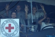 Libertad agridulce para palestinos, son deportados por Israel