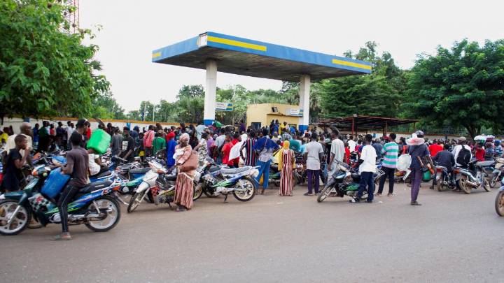 Estados Unidos y el Reino Unido retiran a su personal no esencial de Mali