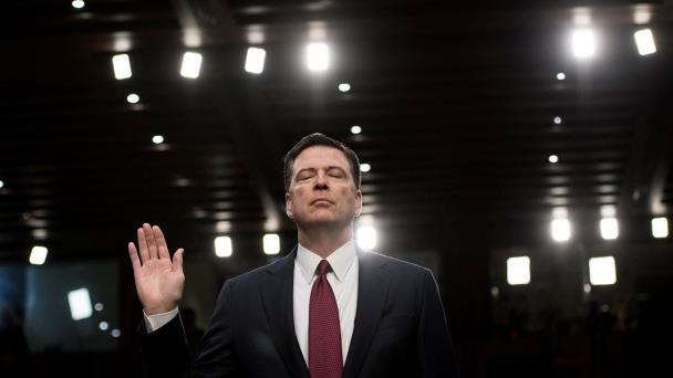 Ex jefe del FBI James Comey se declara no culpable en caso impulsado por Trump