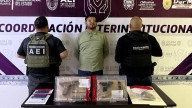“Revientan” casa en el Saucito; cae con armas y droga
