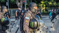 Salen a la luz imágenes de la policía de élite brasileña robando durante un operativo: "Si alguno encuentra una Playstation, que me avise"