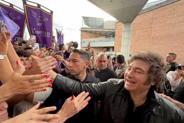 La caravana de Javier Milei en Córdoba estuvo blindada: las protestas quedaron a 5 cuadras