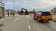 Un trabajador de 44 años resulta herido al caerle encima una viga desde un camión en Lorquí