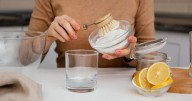 Mezclar bicarbonato de sodio con agua oxigenada: usos prácticos y cuidados