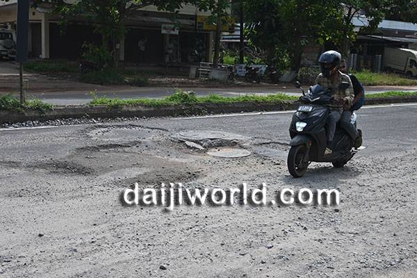 Udupi: Danger spot on Kalsanka–Ambagilu Road near Silas School still ignored by officials