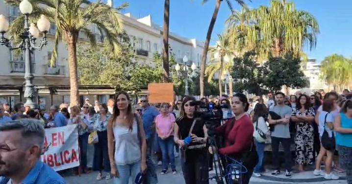 Error en el cribado de cáncer de mama: Las mujeres de Cádiz salen a la calle para exigir  “menos promesas y más certezas”
