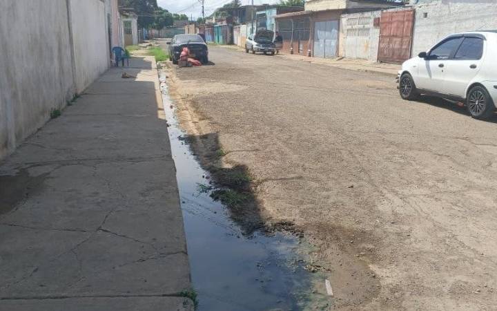 Voz Comunitaria | En Barrio Colombia viven con las tuberías secas y cloacas derramadas (+Video)
