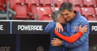 El potente gesto de Mauricio Pellegrino con Gustavo Álvarez tras la eliminación de la U en la Sudamericana