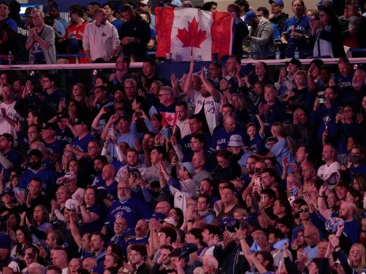 Jays fans stick it out till early morning to see Dodgers take Game 3