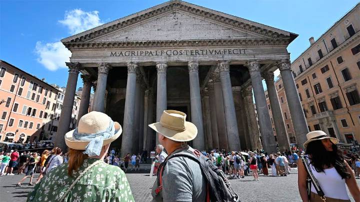 Fatal accidente en el Panteón de Roma: un turista japonés cayó al vacío y murió