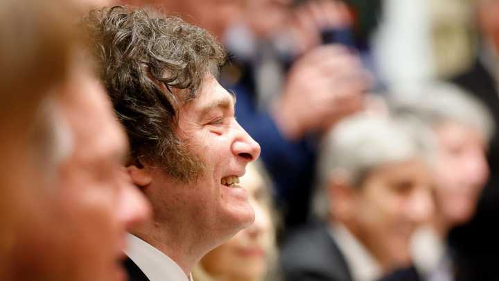 La economía y la corrupción cercan a Milei en unas elecciones legislativas críticas para la ultraderecha argentina