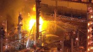 Una explosión desató un incendio masivo en la mayor refinería de Chevron en EEUU