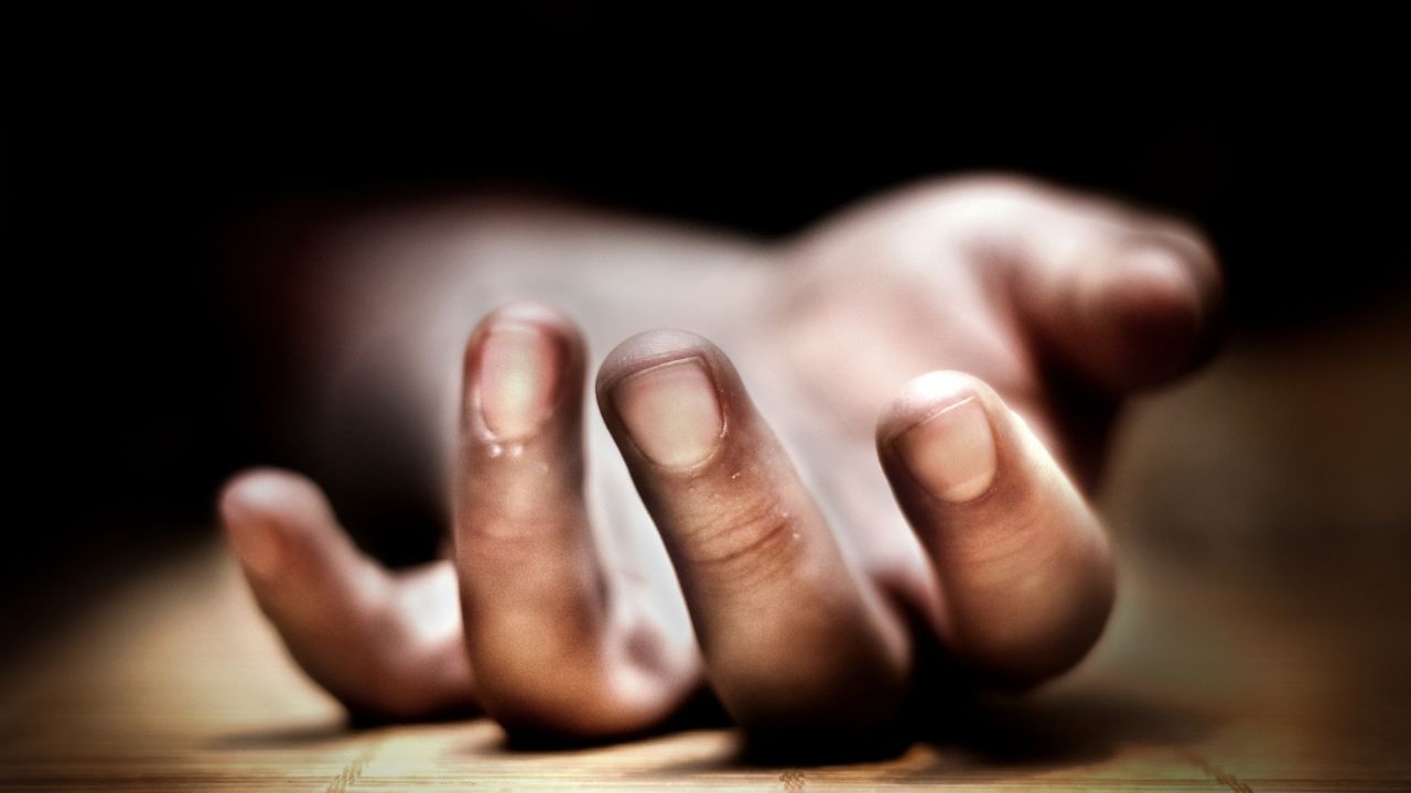 Bengaluru teenager girl with 4 male friends kills mother over relationship, stages it as suicide