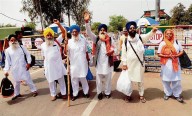 Centre lifts curbs, allows Sikh jathas to visit Pak