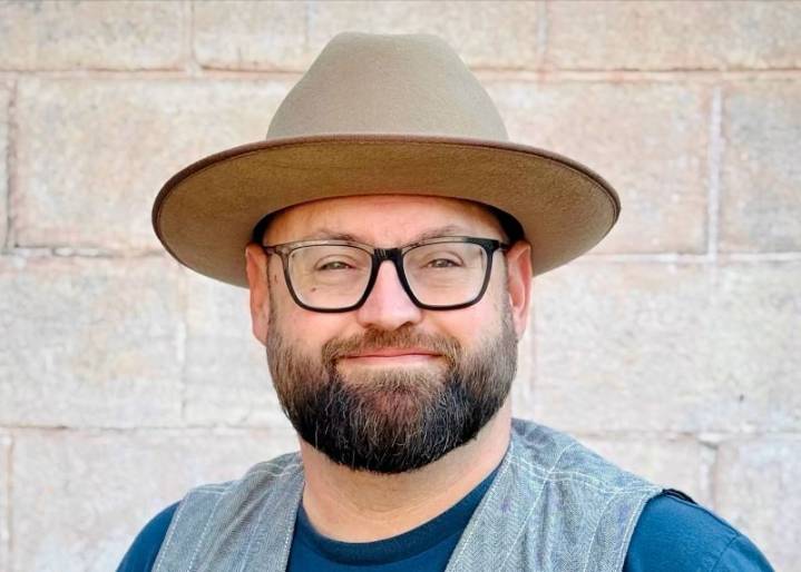 Governor Mike Kehoe appoints educator from Mexico, Missouri, to serve as the state’s next Poet Laureate (LISTEN)