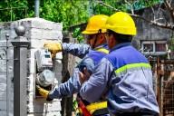 Enersa inició la instalación de los primeros medidores inteligentes en Aldea Brasilera