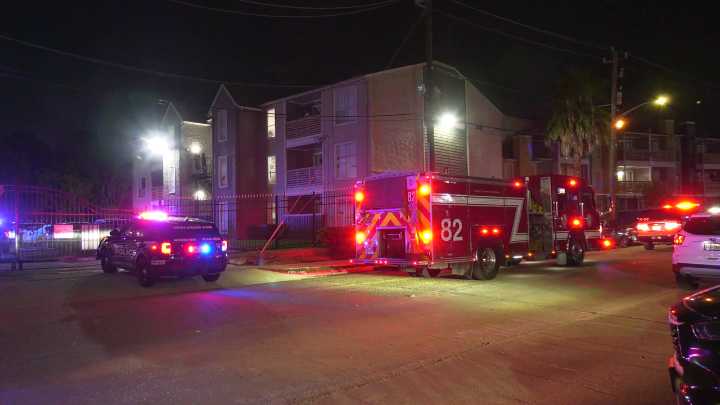 Officer fires weapon at shooting suspect in Houston, suspect taken into custody following SWAT standoff