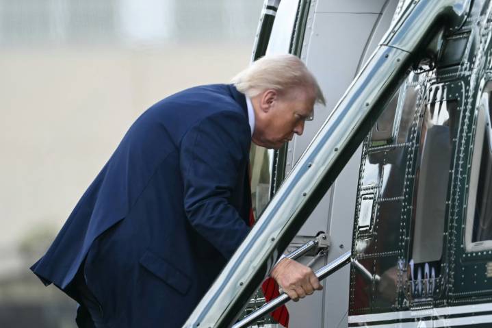Trump tiene salud «excelente», dice su médico tras segundo chequeo médico del año