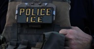 Agentes del ICE dispararon contra inmigrante que los embistió con su auto en Los Ángeles, dice DHS
