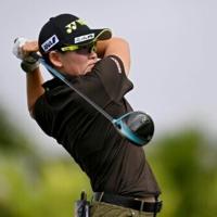 Japan's Akie Iwai seizes LPGA lead in Hawaii