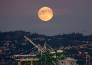 A Japanese viewing party for the full ‘Blood Moon’ in Oakland