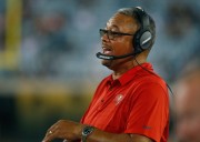 Bobby Petrino completes staff with hiring D