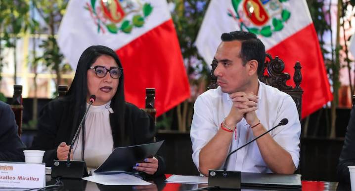 Ministra de Economía a alcaldes: “No se harán promesas falsas en este Gobierno”