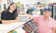 El DIARIO agota la edición dominical con el regalo de la medalla de la Patrona