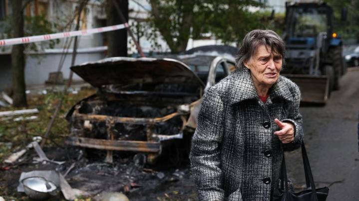 At least 5 people are killed in a large-scale Russian attack on Ukraine