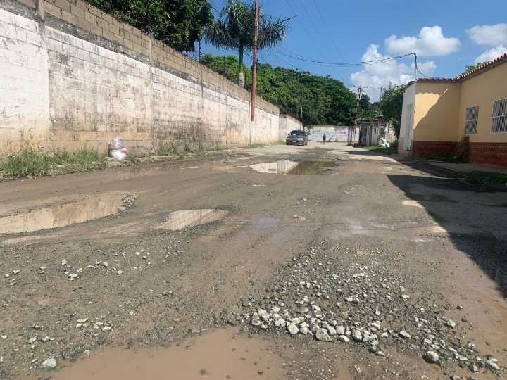 Piden asfaltado de vías en Sorocaima I