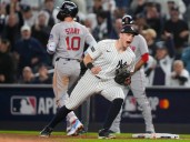 Yankees da golpe de autoridad y avanza a la Serie Divisional