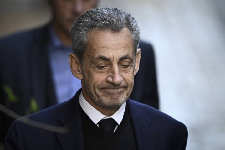 Francia: Expresidente Nicolás Sarkozy fue encarcelado HOY en París