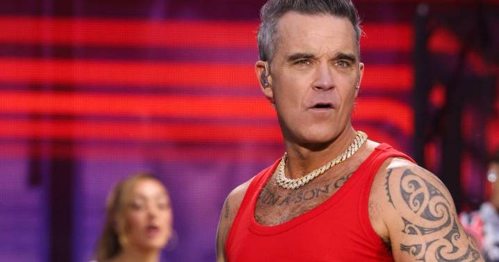 Robbie Williams apologises to fans as he makes huge live performance decision