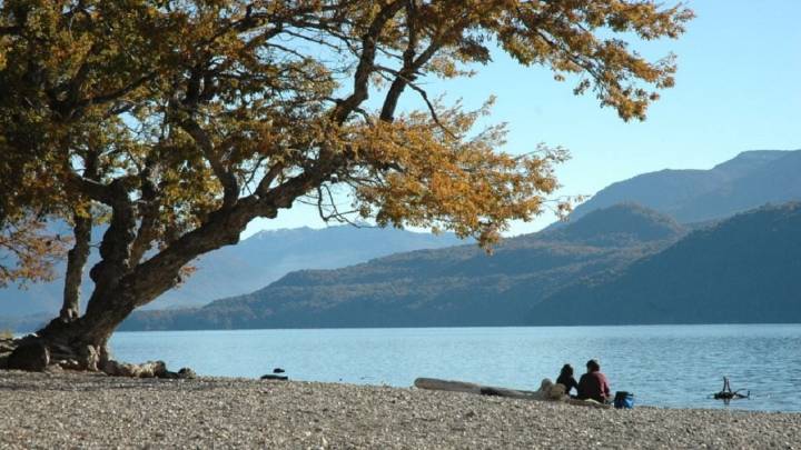 Entre lagos cristalinos y paisajes de ensueño: el pueblo de Neuquén que todos deben visitar al menos una vez