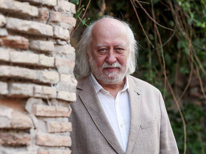 “Reafirma el poder del arte”: escritor húngaro László Krasznahorkai gana el Premio Nobel de Literatura 2025