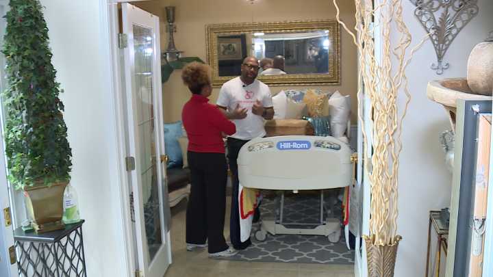 Kansas City man honors late mother by creating unforgettable experiences for ALS families