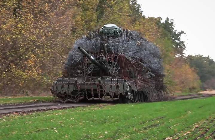 Rusia despliega 170 mil tropas en Donetsk, afirma Zelensky