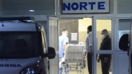 Una mujer encendió un cigarrillo en el hospital, se prendió fuego su camilla y murió quemada