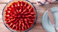 Aprovechá las frutillas de estación y hacete esta torta bomba sin horno, que es un 10 para la hora del postre