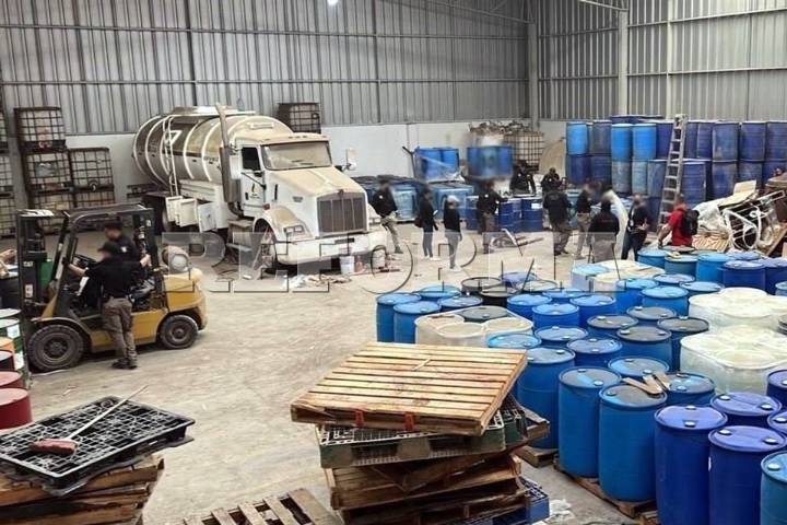 Aseguran precursores y 7 mil litros de huachicol en Durango