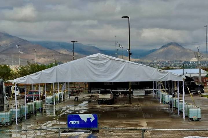 Colocan escenario, juegos mecánicos y carpas de la Expogan Juárez 2025