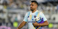 Un equipo de Primera División inició gestiones por Chiquito Romero: la decisión que tomó Boca Juniors