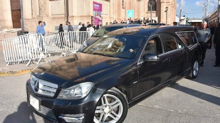 Se genera caos vial por servicios exequiales de Víctor Cruz Russek en el centro de Chihuahua