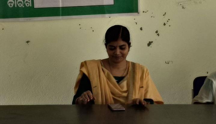 Odisha lady agriculture Officer found dead after sending daughter to school
