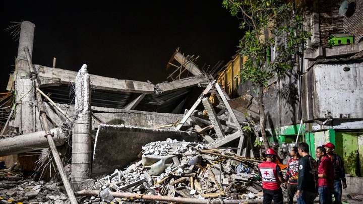 Indonesia: las autoridades estiman que al menos 91 personas están bajo los escombros de una escuela colapsada