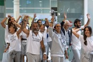 El segundo grupo de activistas de la flotilla a Gaza llega a Barcelona y denuncia malos tratos durante su detención en Israel
