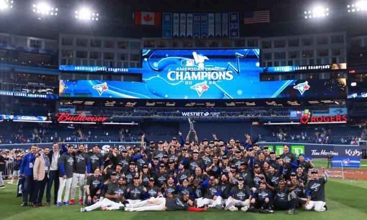 Azulejos de Toronto logran pase a la Serie Mundial