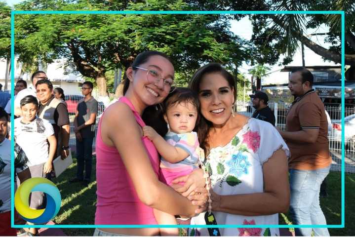 Entrega Mara Lezama parque rescatado en la colonia 8 de Octubre de Chetumal