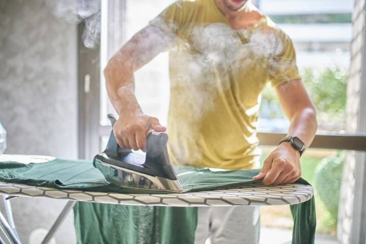 “La muerte de la plancha es inminente”: por qué tantas personas han dejado de planchar su ropa