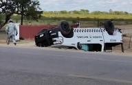 Vuelca patrulla de la Guardia Nacional; Dos oficiales lesionados en San Carlos, Coahuila